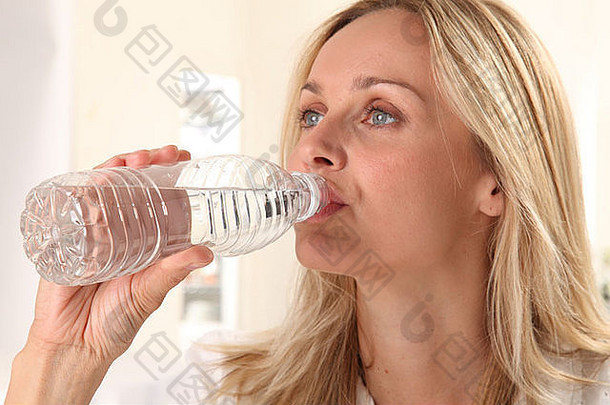 妇女饮用水