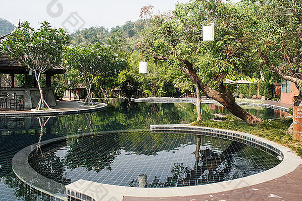 泰国一家度假酒店的游泳池。