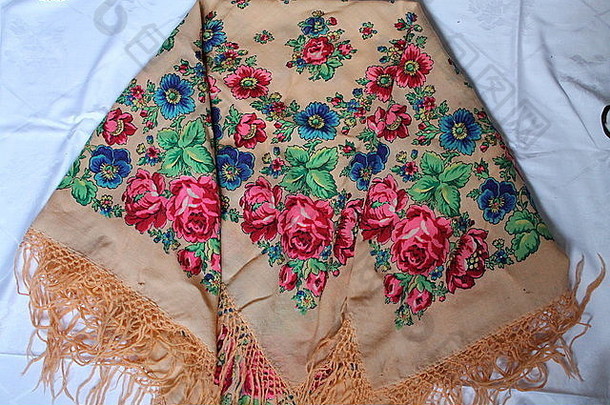 美丽多彩的传统俄罗斯披肩，边缘布上有sorf流苏，可保暖和<strong>美化</strong>