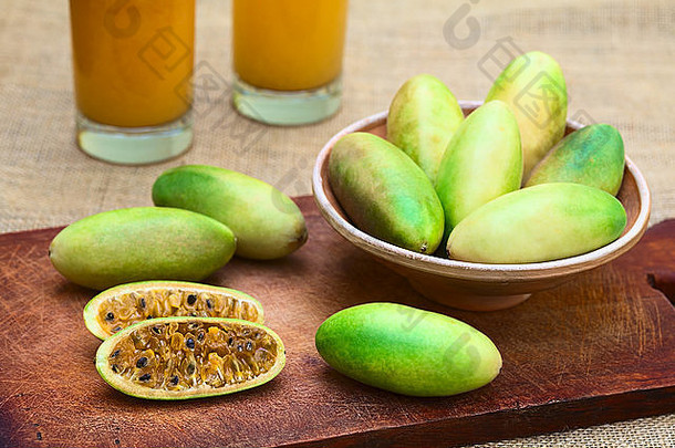拉丁美国水果被称为香蕉西番莲之果实年西番莲<strong>三方</strong>西班牙语通博curubataxo减少一半