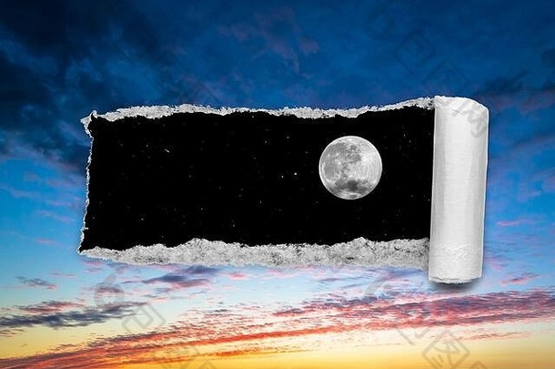 夕阳天空中的一个洞，边缘撕裂，仿佛在纸上，俯瞰着满月繁星的夜空。全球气候变化的概念