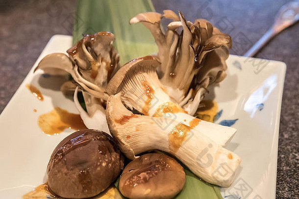 各种蘑菇，适合烤牦牛菇