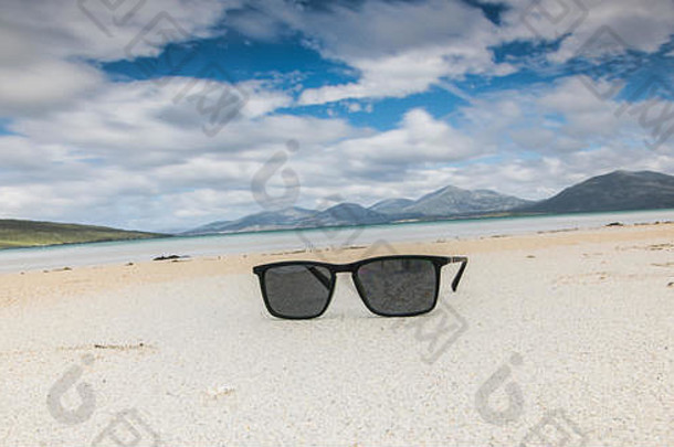 天堂假日-海滩和太阳镜