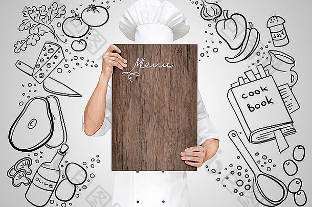 餐厅厨师在粗略的背景下躲在木制砧板后面，准备一份商务午餐菜单，菜单上有价格。