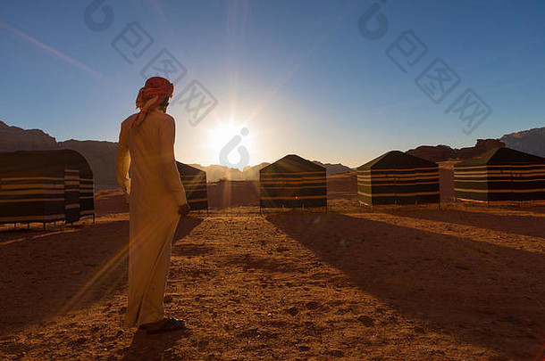 <strong>日</strong>落时分约旦河上的朗姆酒。Wadi Rum被称为<strong>月球</strong>谷，被联合国教科文组织列为世界遗产。
