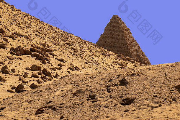 苏丹库什帝国的黑法老金字塔