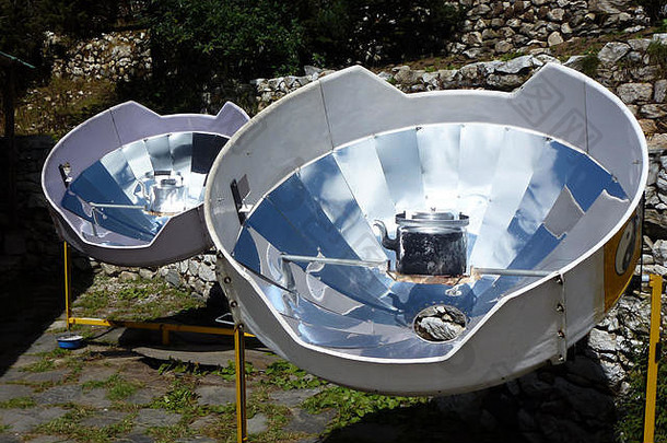 尼泊尔珠穆朗玛峰徒步大本营Pangboche抛物面太阳能<strong>热水器</strong>图片