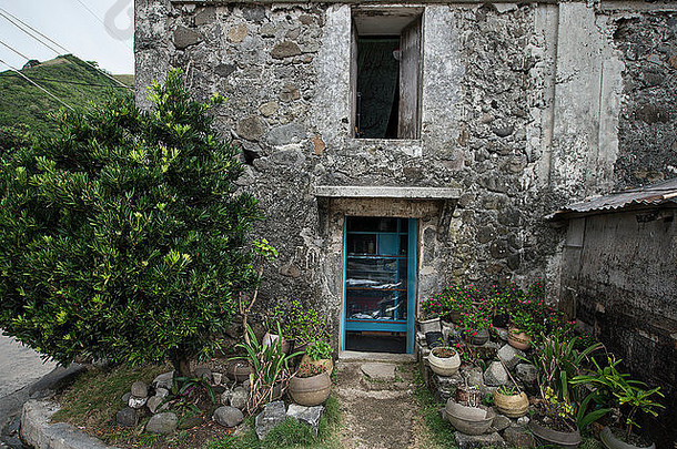 巴丹尼斯，菲律宾，2015年3月28日：萨巴丹岛上一座殖民风格的伊瓦坦族老房子。巴丹尼斯是最北的