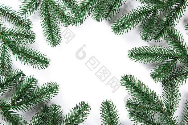 白色背景上<strong>的</strong>圣诞枞树框架。自由空间