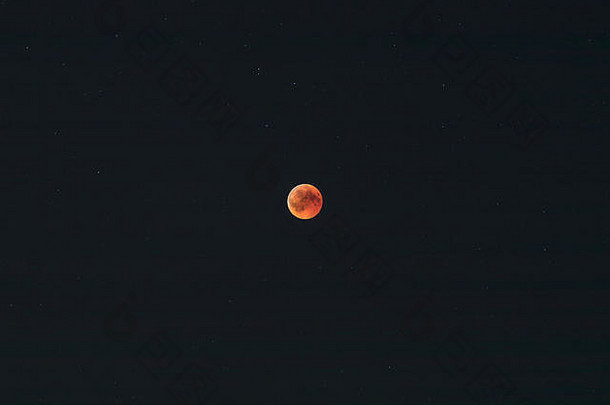 bloodmoon红色的月亮现象黑暗天空瑞士
