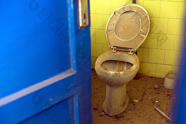 旧脏厕所