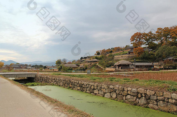 韩国庆州阳洞民俗村，拥有韩国传统民居和美丽的秋季环境
