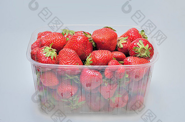超市里<strong>透明</strong>盒子里的红色草莓