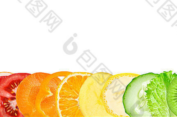 水果和蔬菜。白色背景上的混合切片。新鲜食品