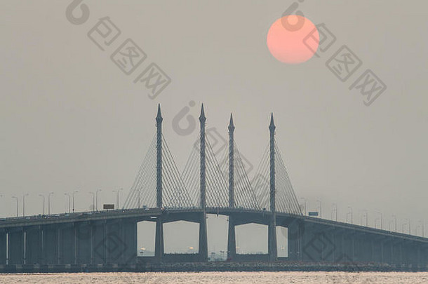 美丽的日出视图槟城桥乔治小镇槟城马来西亚