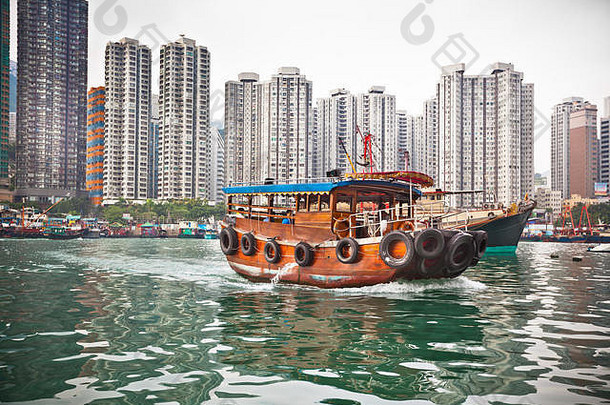 传统的钓鱼拖网渔船阿伯丁湾著名的浮动村在香港香港