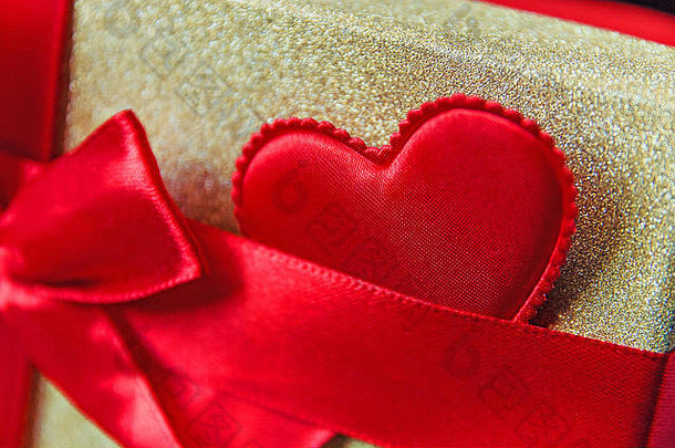 礼物盒子红色的弓红色的心礼物爱