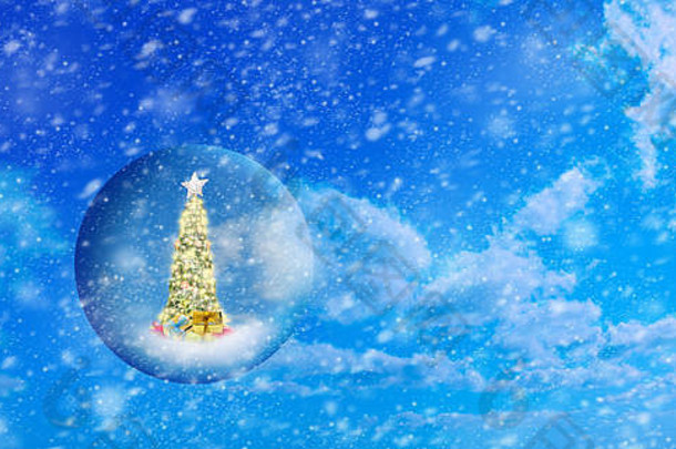 概念上的图像装饰圣诞节树玻璃球浮动空气阳光明媚的天空