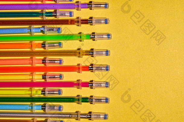写作材料。用于钢笔的彩色<strong>胶棒</strong>。