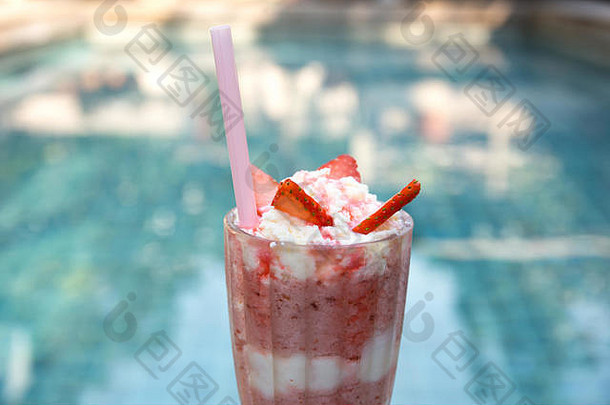 新鲜草莓冰沙饮料