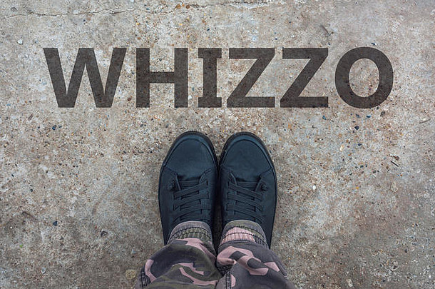 whizzo英国俚语一流的优秀的品牌现代网球鞋子混凝土人行道上