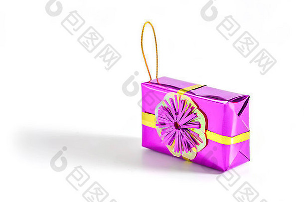 小手工制作的紫色的颜色礼物盒子白色背景