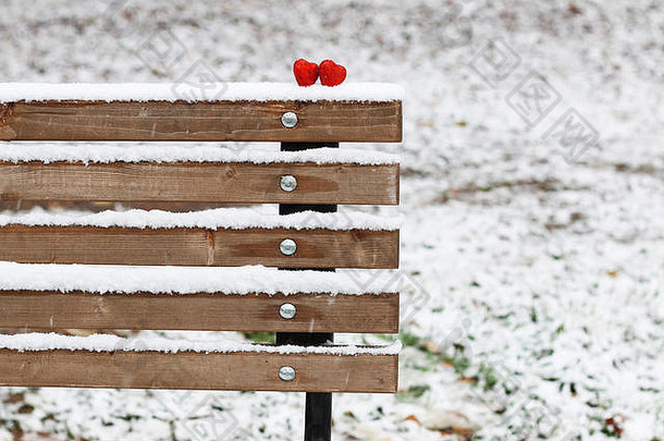 雪心红色的冬天