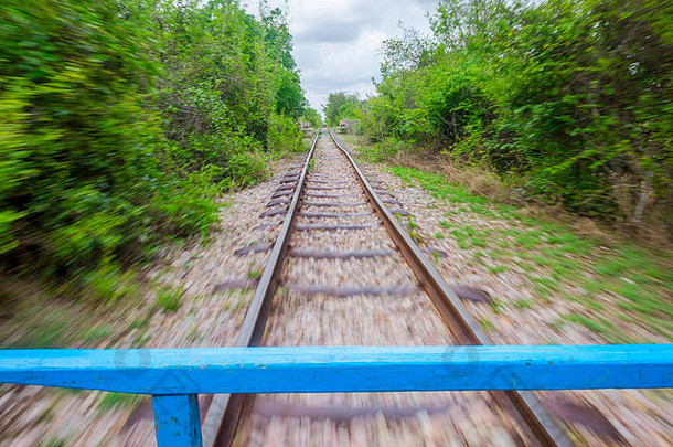 骑竹子铁路battambang柬埔寨运动图片