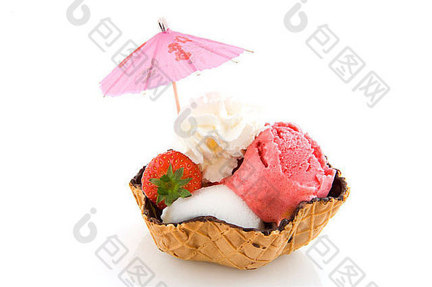 不同口味的雪糕冰淇淋和阳伞