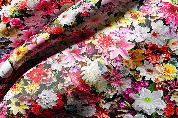 带有大量花朵的丝绸的3d渲染