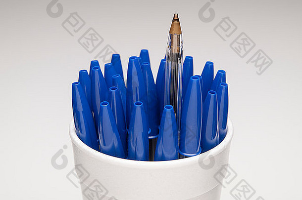 bic水晶蓝色的笔白色铅笔情况下