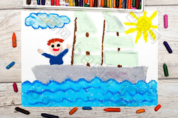 彩绘照片：游艇上的快乐男孩