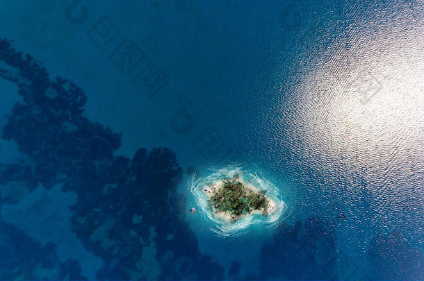 迷失岛旅游概念-3D插图