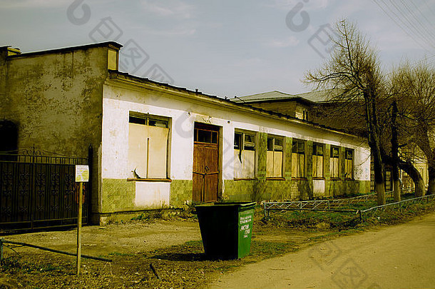 俄罗斯省一家废弃砖厂的废墟