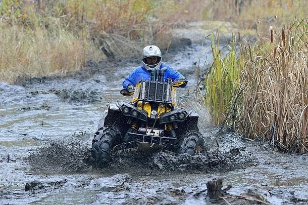 很酷的图片活跃的亚视优视开车泥水秋天