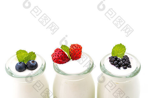 健康的早餐酸奶浆果节食新鲜薄荷