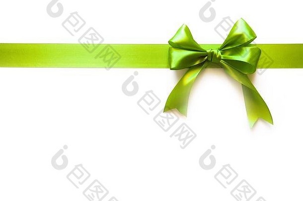 白色背景上的带蝴蝶<strong>结</strong>的绿色丝带作为礼物