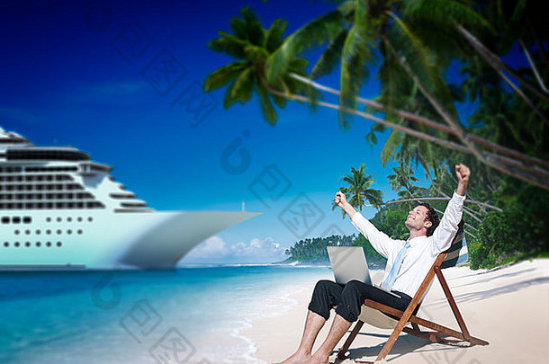 商人放松假期在户外海滩概念
