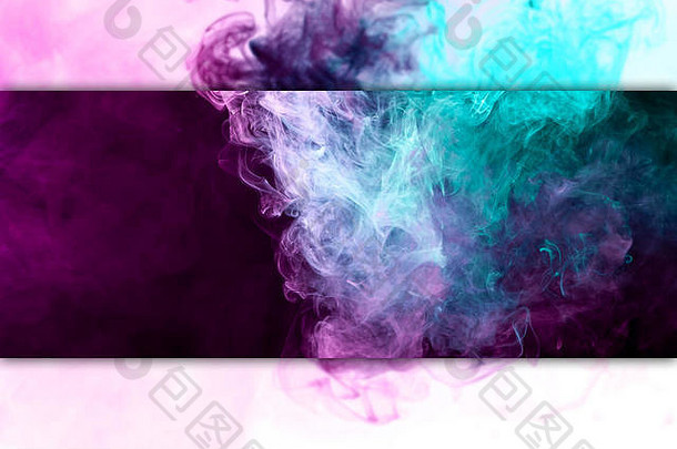 爆炸烟雾的冻结抽象运动黑白背景上的多种颜色。来自vape烟雾的背景