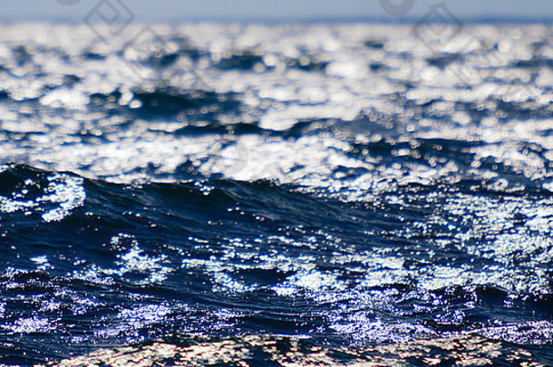 美丽的海景黑暗<strong>蓝色</strong>的海表面宁静的场景自然作文自然水<strong>背景</strong>