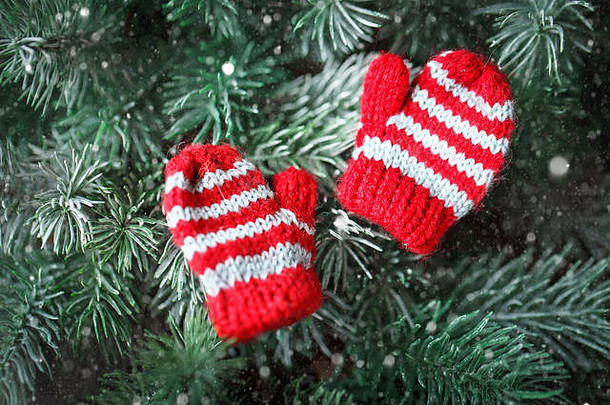 快乐圣诞节快乐一年小针织连指手套圣诞节树