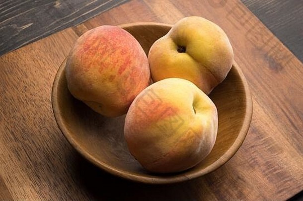 桃子木碗木表面