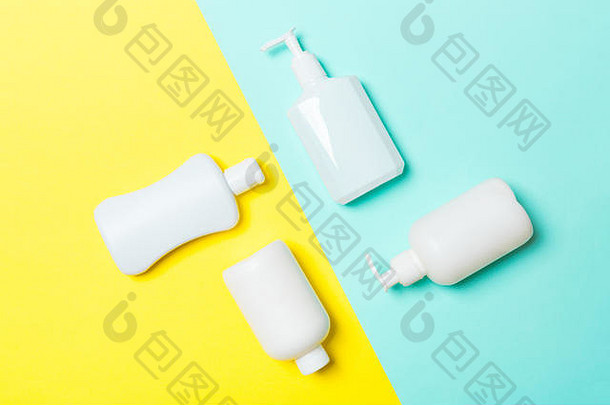 集<strong>白色</strong>化妆品容器孤立的黄色的蓝色的背景前视图复制空间集团塑料身体护理瓶容器