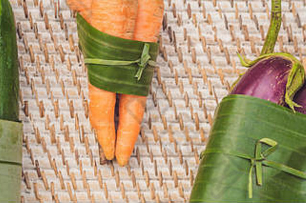 横幅长格式<strong>环保产品</strong>包装概念蔬菜包装香蕉叶替代塑料袋浪费