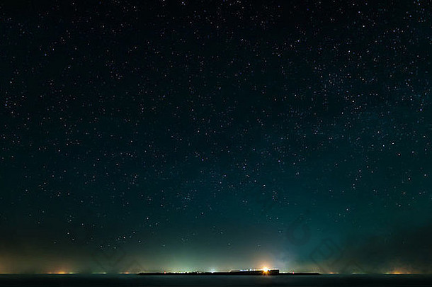 星光下的夜海岸