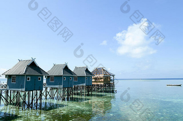马来西亚马布尔岛正在建设中的度假村开发项目，可欣赏蓝调风景。