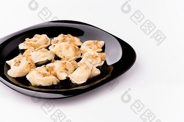 新鲜的饺子黑色的板经验丰富的脆皮洋葱乌克兰