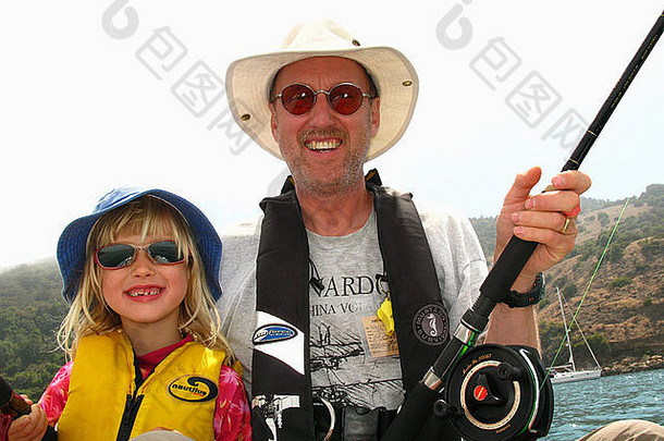 美国加利福尼亚州圣克鲁斯岛海峡群岛爸爸和女儿钓鱼