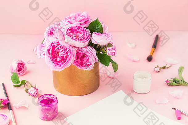粉红色的茶玫瑰花束古董能艺术材料纸空白彩色的铅笔刷水粉画柔和的粉红色的背景画艺术