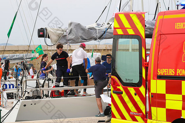 瑞士晕船巴塞尔III-事故-法国圣特罗佩斯港-吉拉利亚-<strong>劳力士</strong>帆船赛-2019年6月9日下午16:38，信用照片伊洛娜·巴纳